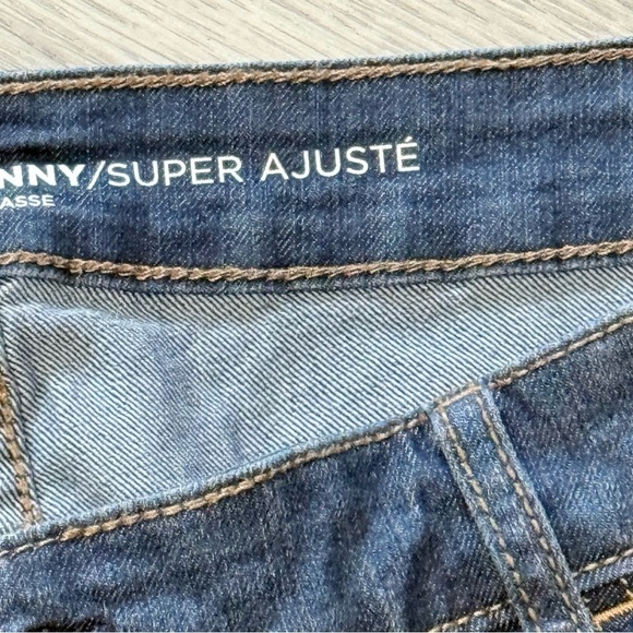Old Navy Super Skinny Mid-Rise Jeans - Picture 6 of 8